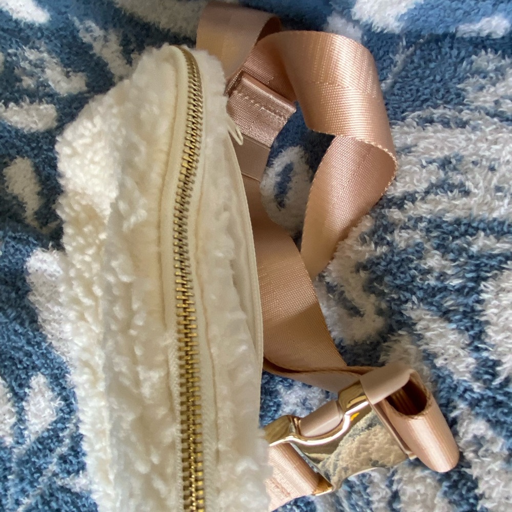 Sherpa Ivory Crossbody Bag with rose gold strap NEW - Picture 5 of 5